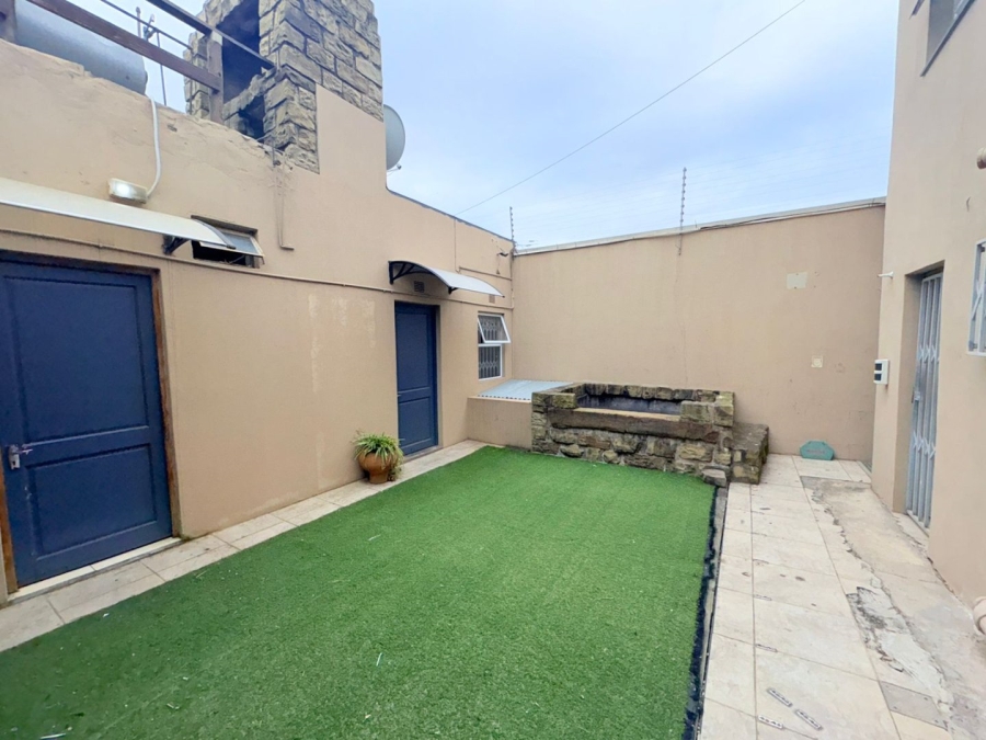 6 Bedroom Property for Sale in Quigney Eastern Cape
